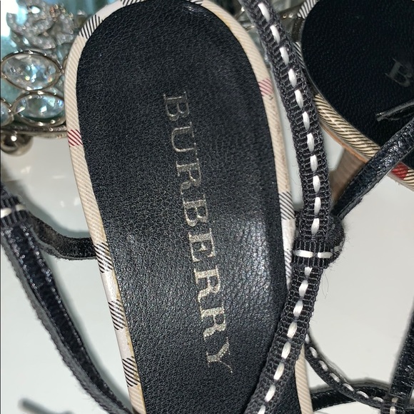 Burberry sandals 9 1/2 - Picture 2 of 6
